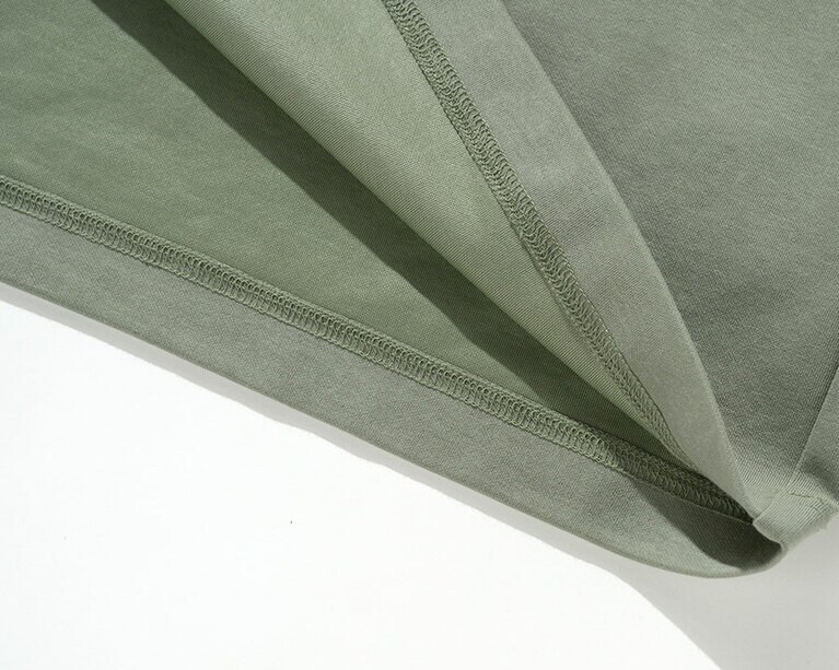 エアリズムコットンオーバーサイズTシャツ（5分袖）1,990円。