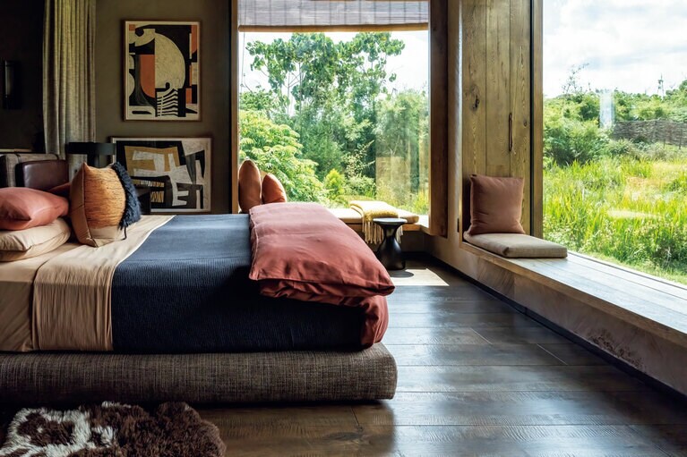 ルワンダの精神を反映しデザインされたスイートのインテリア。©Singita