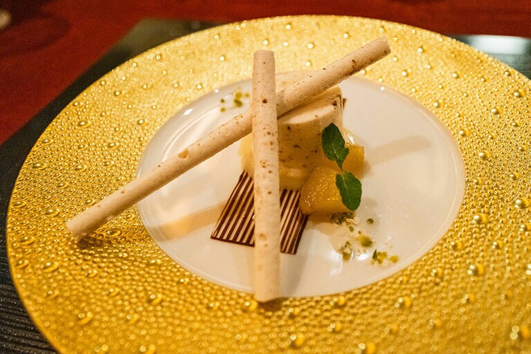 「金沢ダイニング きざはし」のアーモンドパルフェ。