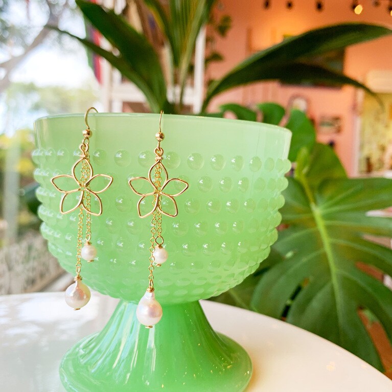 「レイナイア」のアクセサリー制作レッスンは大人気。遊び心のあるピアスやネックレスが完成！