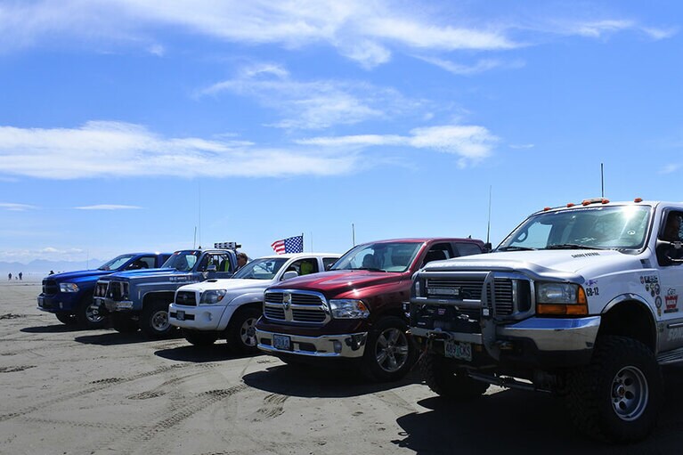 アメリカンなテイストの、コーストガードの車がずらり。