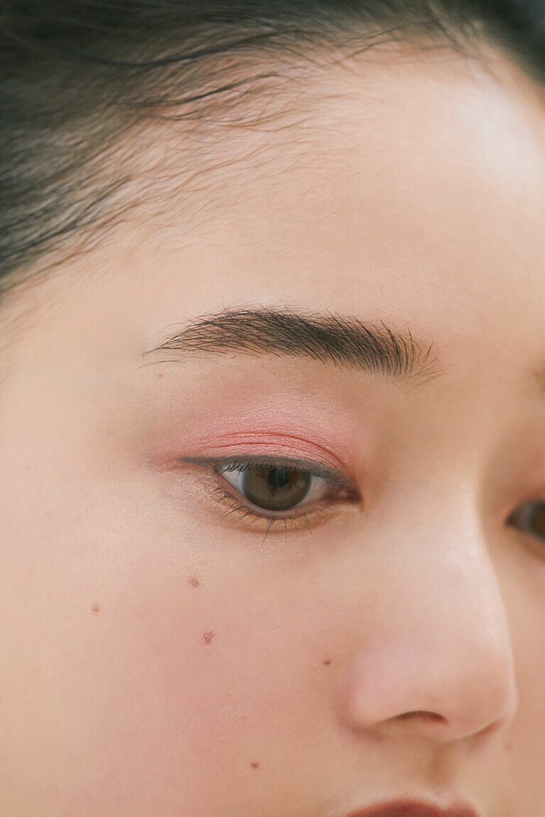 【EYEBROW】毛を立ち上げてヘルシー感