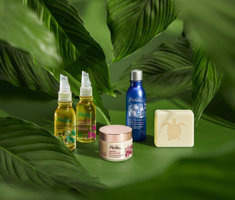 フランスで初めてオーガニックの認証を受けた「メルヴィータ」のコスメ。確かな効果とサステナビリティへの取り組みにより、世界中にたくさんの愛用者がいます。