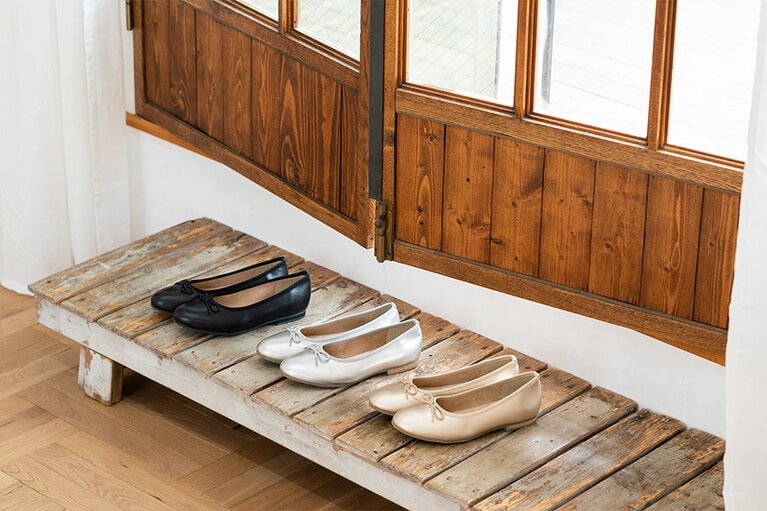 Almo レインバレエパンプス 2,990円。