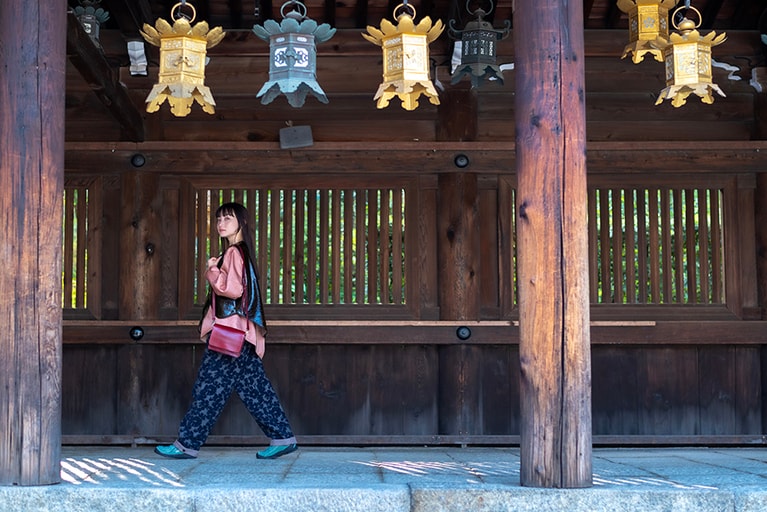 拝殿の東西にある楽の間へと繋がる西廻廊は、国の重要文化財に指定されている。