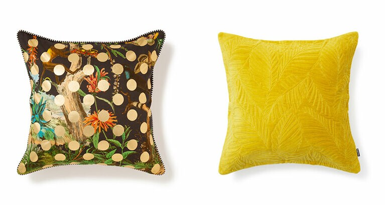 左：20SU-020 クッションカバー 3,500円。 右：20SU-018 クッションカバー 4,000円。