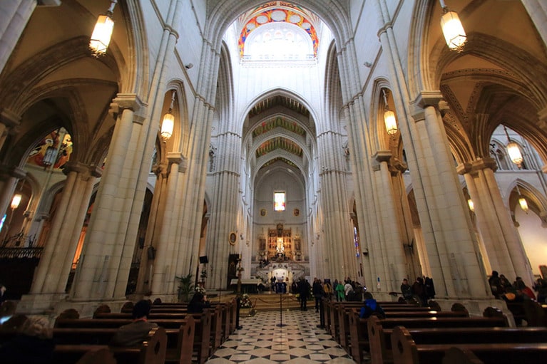 聖堂内に入ることもできる。