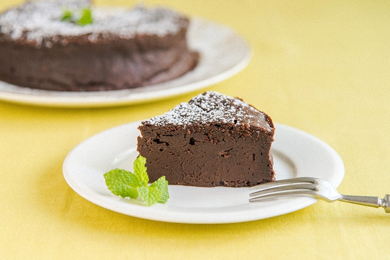 粉を使わないからダマの心配なし、しっとり濃厚ショコラケーキ
