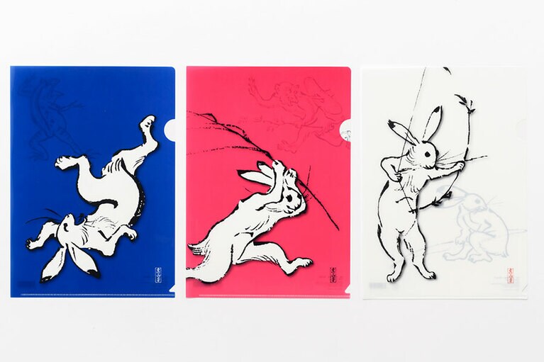 A4クリアファイル 鳥獣人物戯画 各330円(税込)。