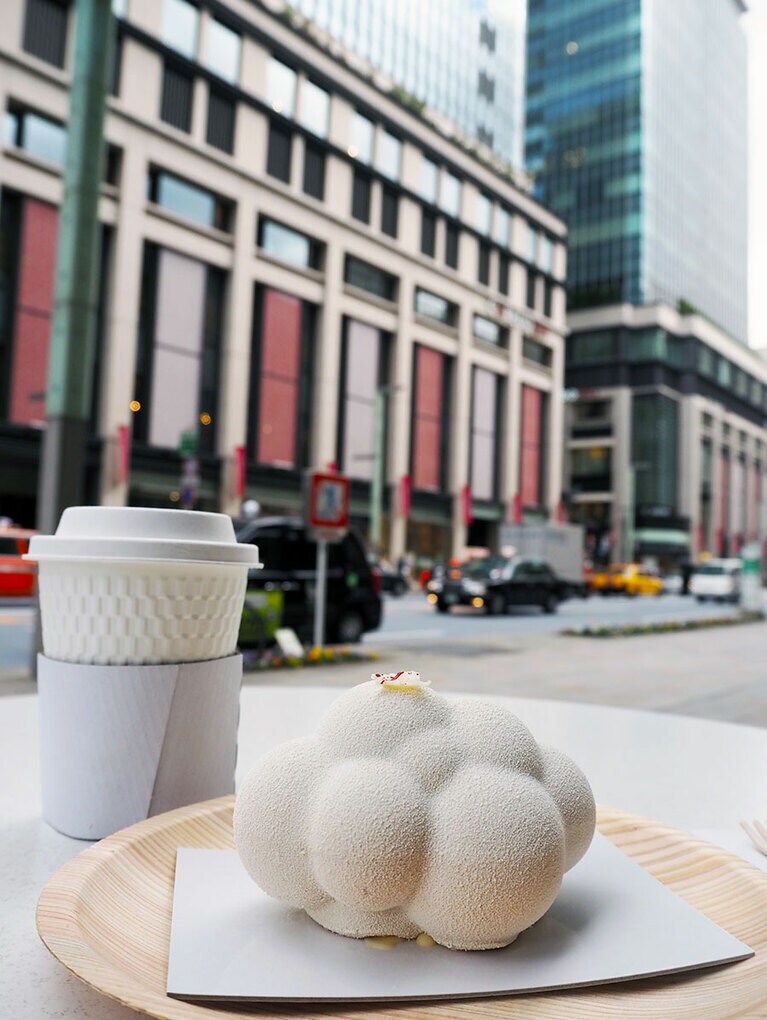 1Fのグルメショップで購入可能。編集部員が訪れた際は開店30分前から並んだ。(撮影：CREA編集部)