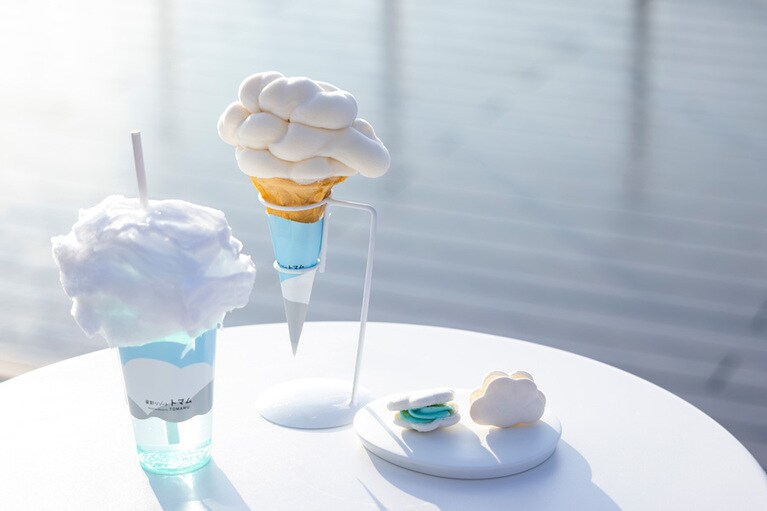 左から、「雲海ソーダ」600円、「雲ソフト」600円、「雲マカロン」(数量限定)2個 700円。