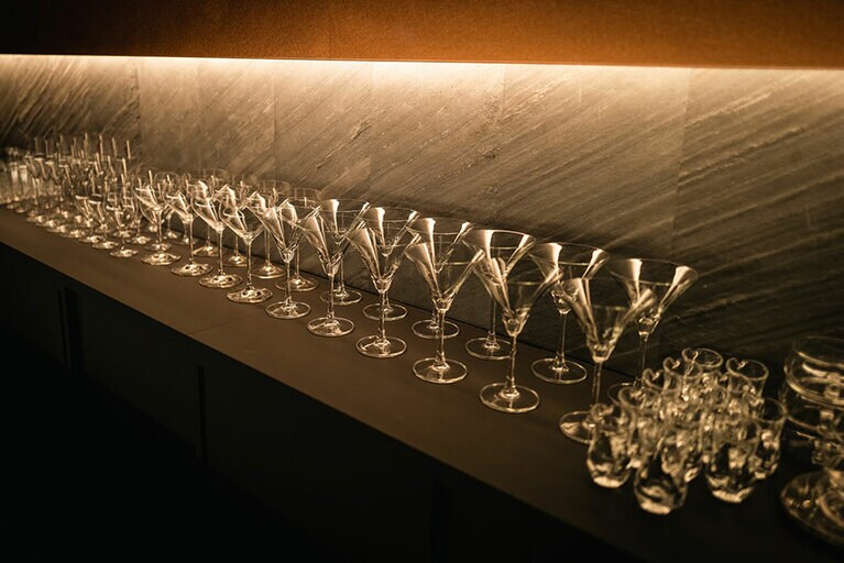 パフェバーのイメージを覆すような、落ち着いた店内。