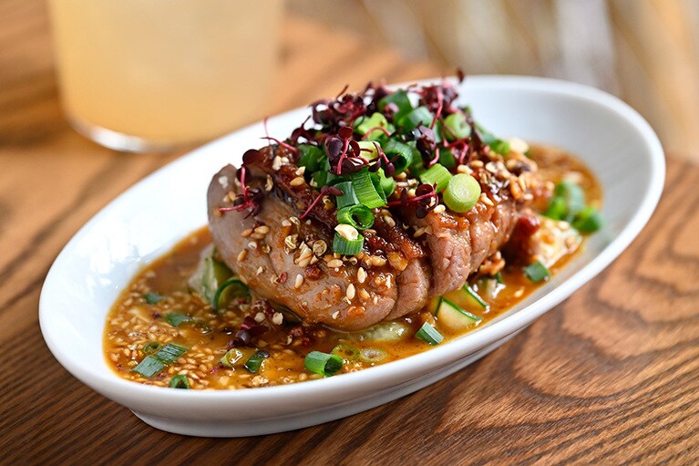 「よだれ鴨 胡瓜と新生姜のサラダ」1,480円。