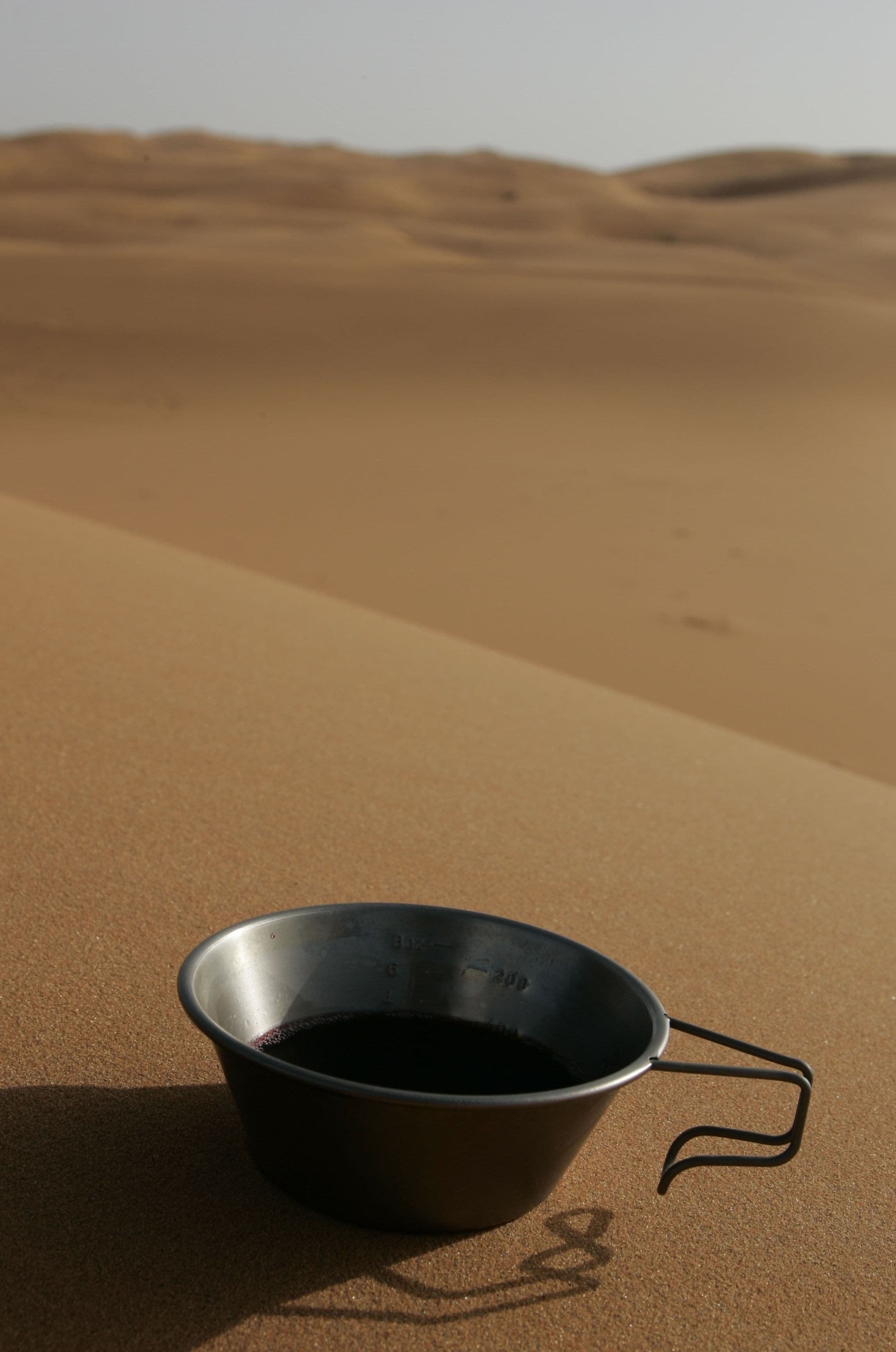 砂漠でも愛用するこのカップは…