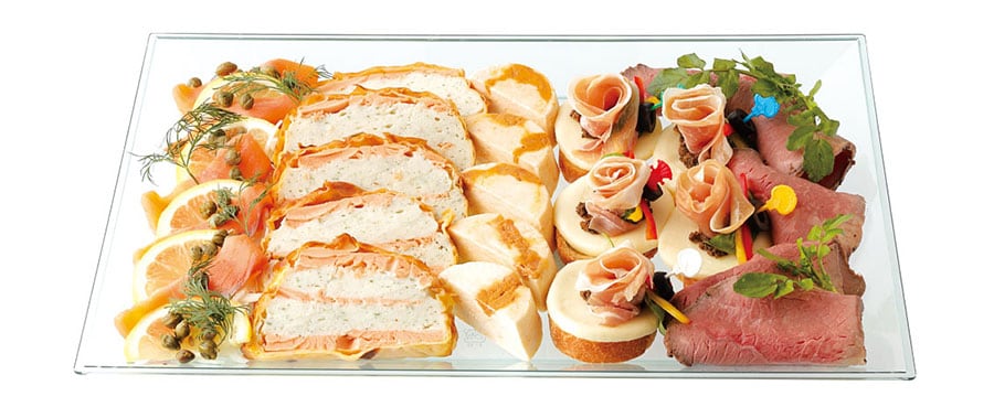 サーモンパイとうにのムースと3種冷菜のアソート 5人前 5,940円（税込）。