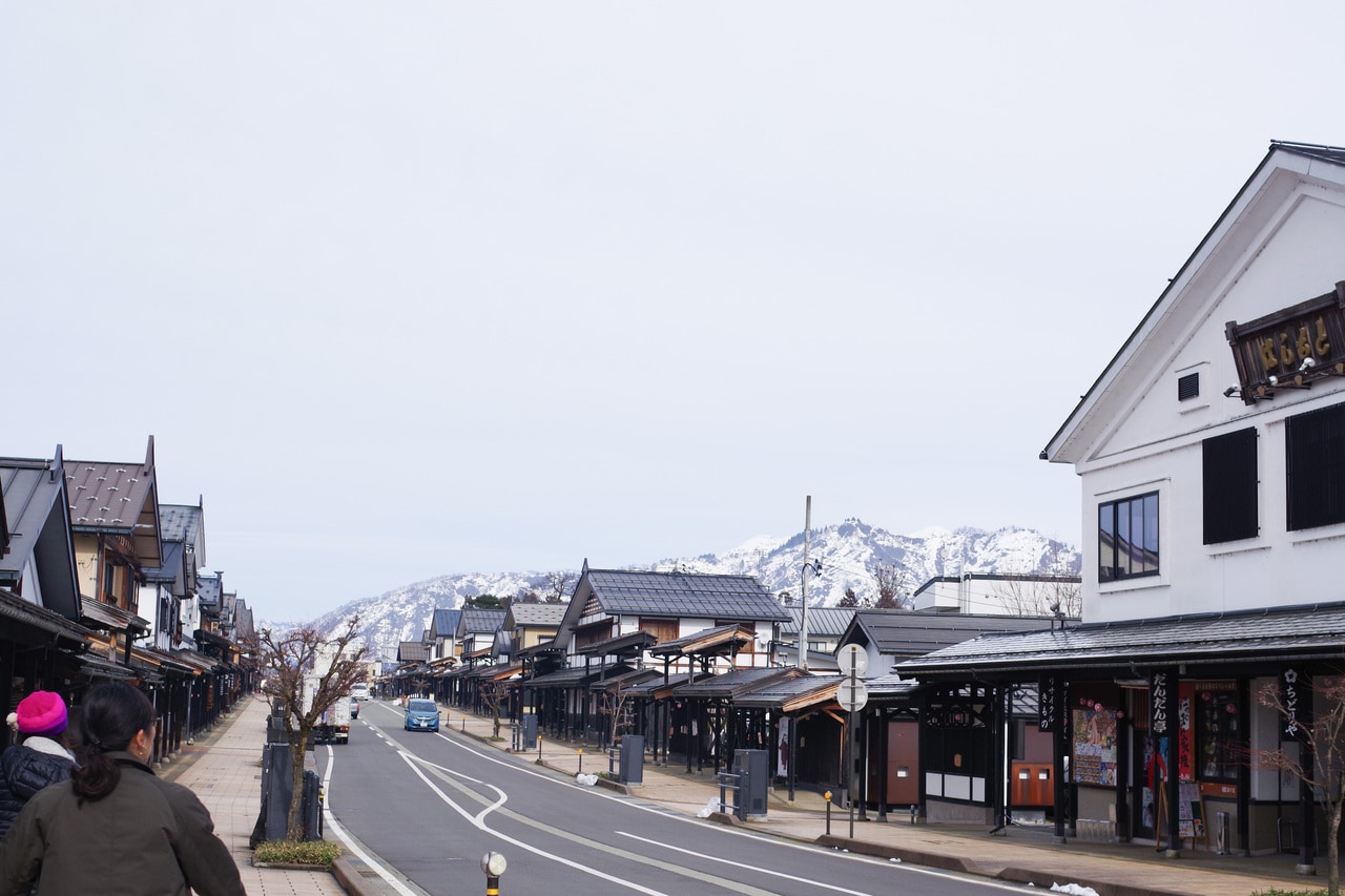 新潟県南魚沼市にある三国街道 塩沢宿 牧之通り（ぼくしどおり）。