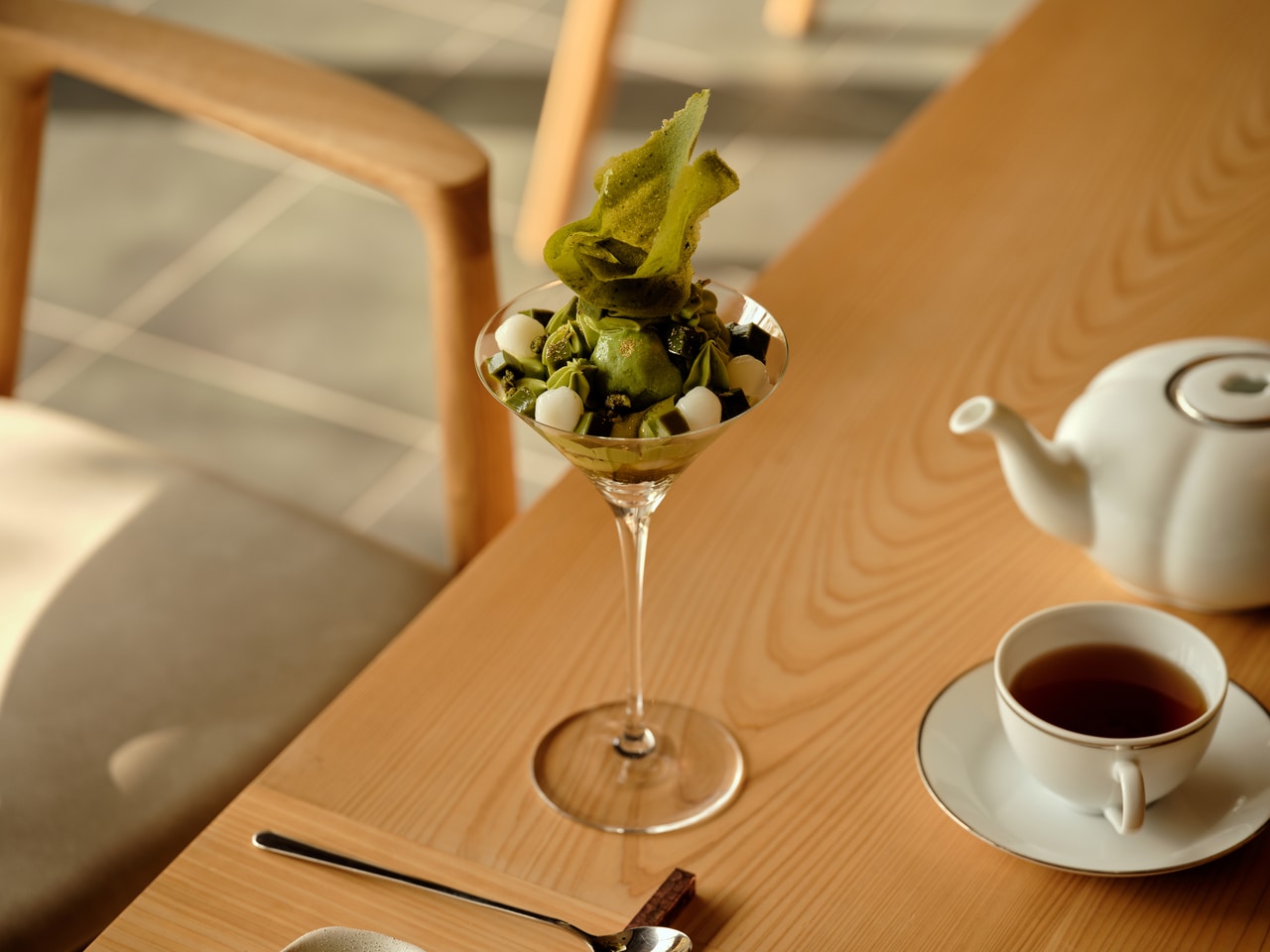 期間限定の抹茶スイーツ&ドリンクセレクションより、「有機抹茶のパフェ」単品 2,400円(税・サ込)。