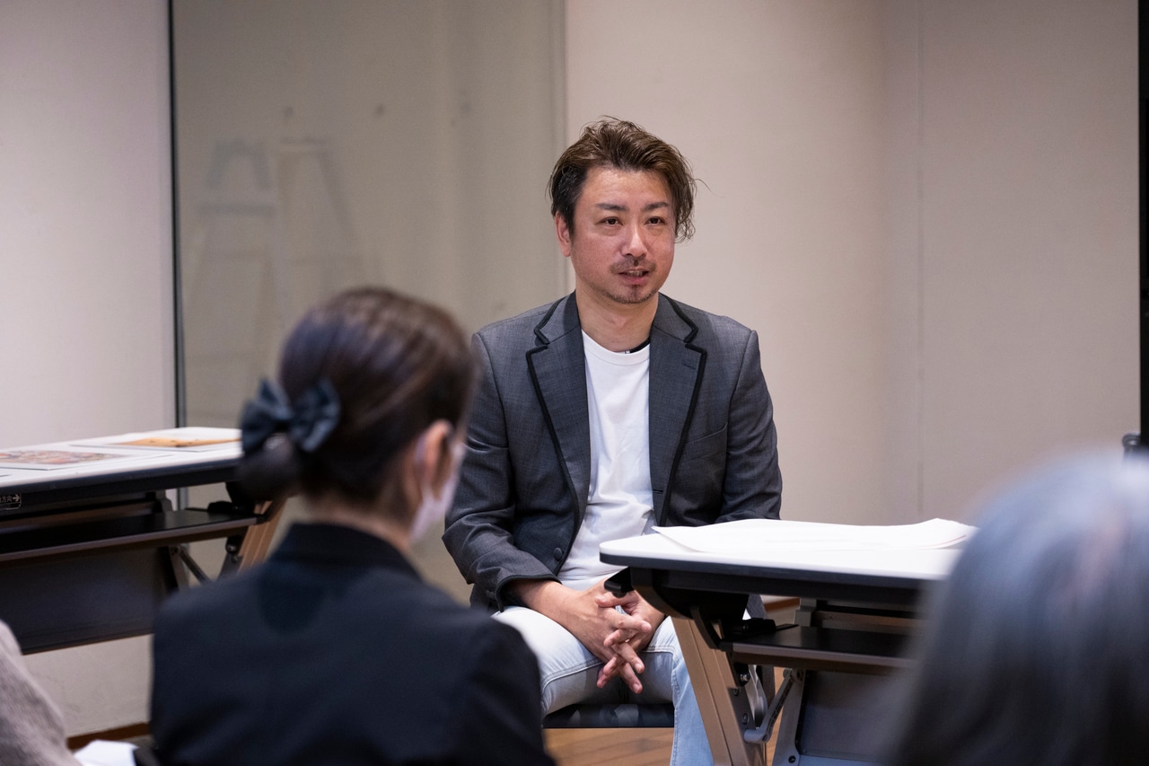 佐渡島出身のカメラマン中村圭介氏。撮影：今井知佑