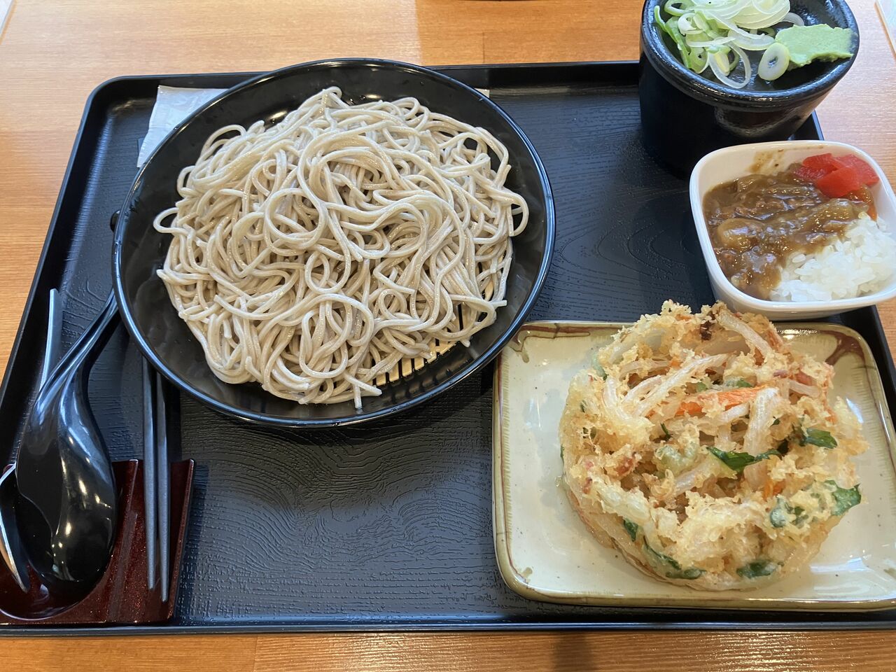 「かき揚げ」と「選べるぷち丼セット」が完成