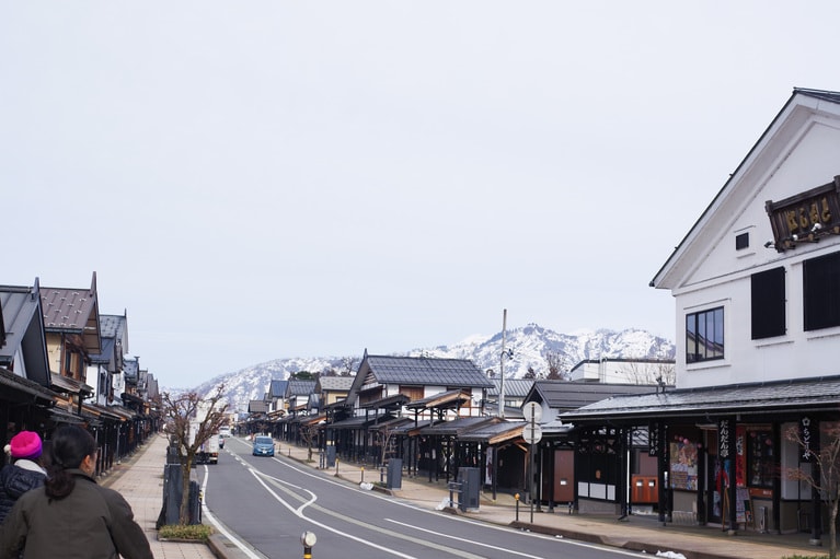 新潟県南魚沼市にある三国街道 塩沢宿 牧之通り（ぼくしどおり）。