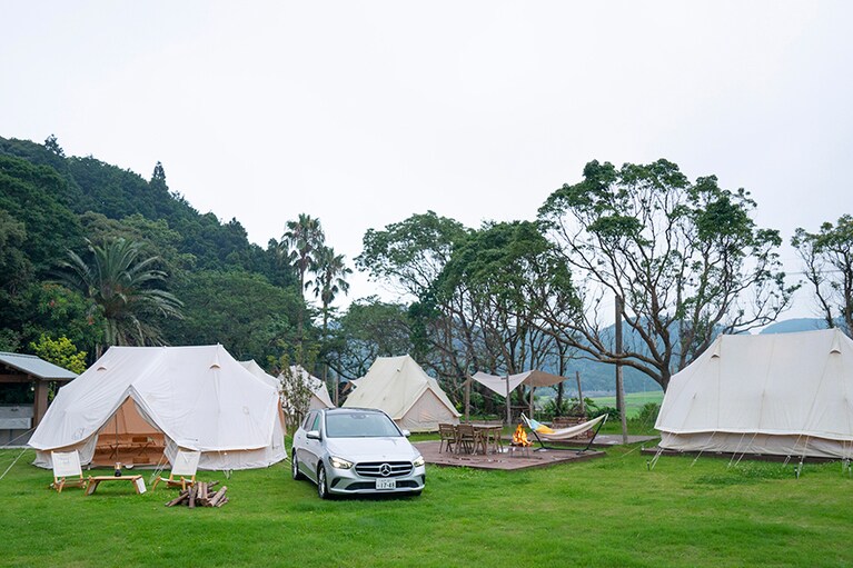 福江港から車で約30分のアクセス。徒歩5分でビーチにも行けます。