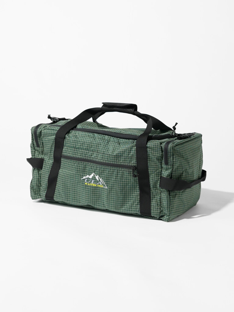ULA イクイップメント“DLX ダッフルバッグ 45L”／26,800円。