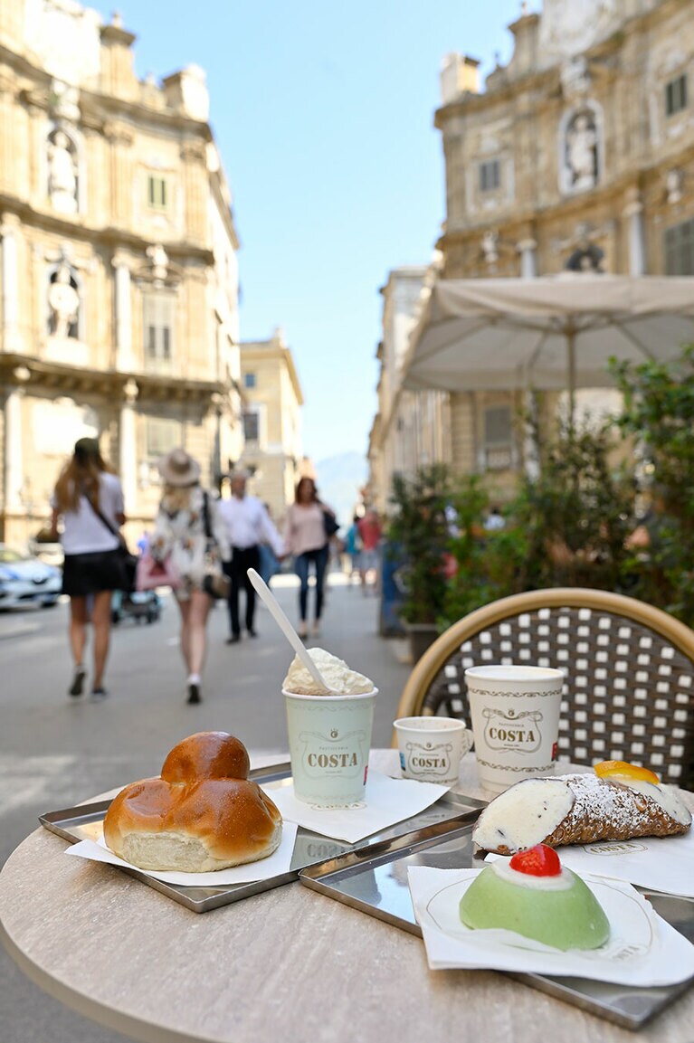 クアットロ・カンティを目の前に見上げる絶好のロケーション。