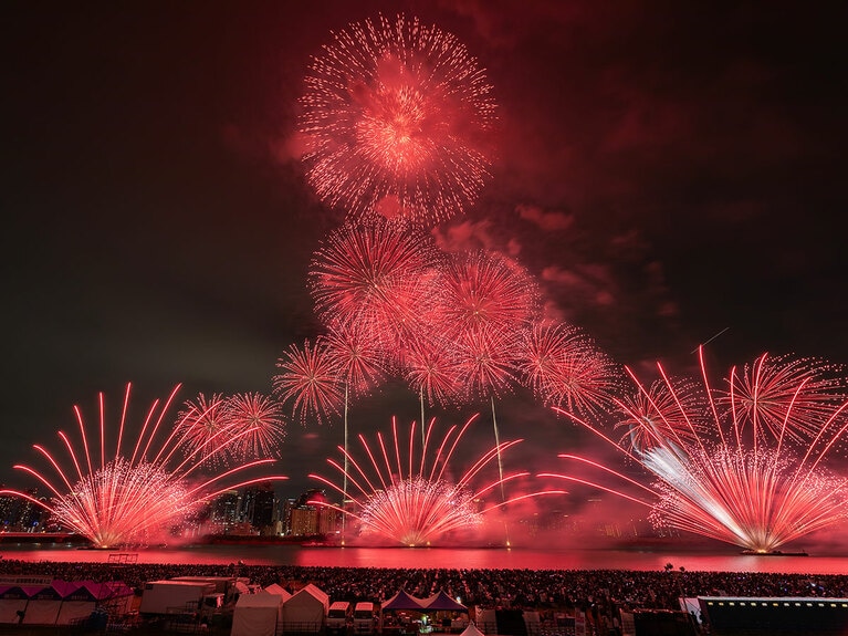 【大阪府大阪市】なにわ淀川花火大会。©なにわ淀川花火大会運営委員会。