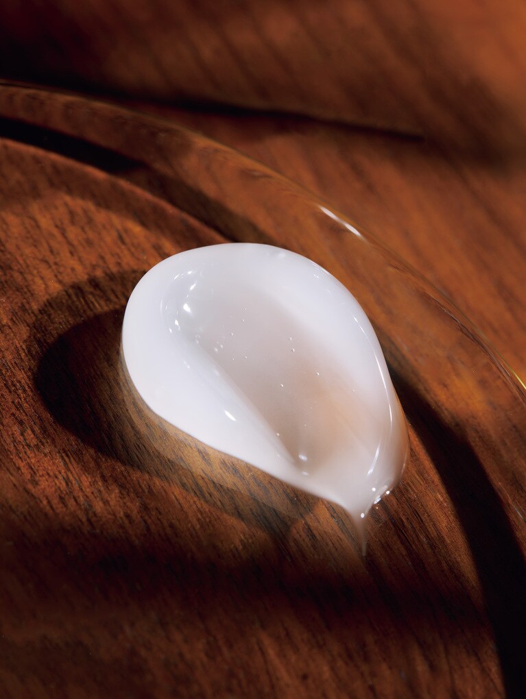 高い保湿性がありながらべたつかず、肌が乾くスキを与えない、メデイプラスゲル。