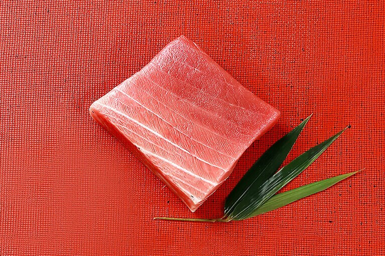 【豊洲市場】極上天然本マグロ「中トロ」2,160円(1冊・120g前後、送料込み)／大元商店