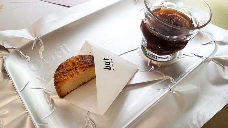 すべての商品は防腐剤や添加物は一切不使用。安心して食べられます。濃厚　奶油餅乾 6個入り438元、10個入り698元。