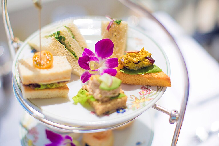 ひとりから注文できるモアナ・クラシック・ティー 50ドル(11:30～14:30)は7種類の紅茶から選べる。