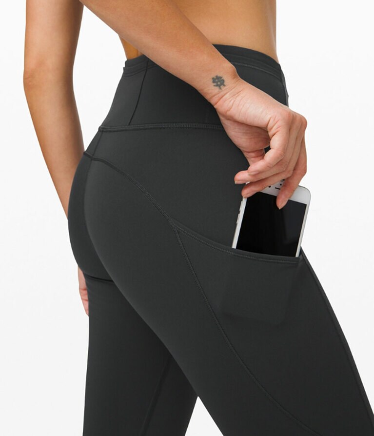 サイドに便利なポケットも。