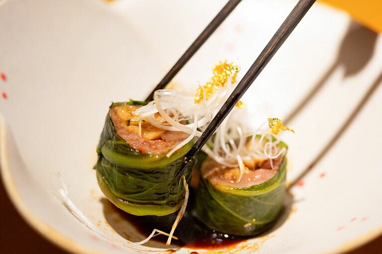 穴子の濃厚な味と比婆牛の力強い味がハーモニーを奏でます。