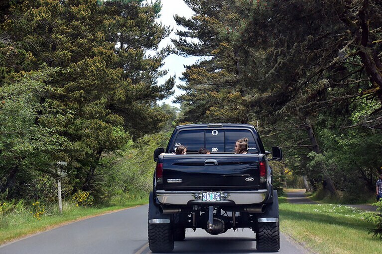 海岸線と並行して走る101号線で見かけた車。