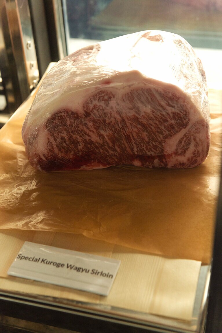 鉄板焼「さざんか」では、和牛のほか、ロブスターや鮑など、上質食材を提供。