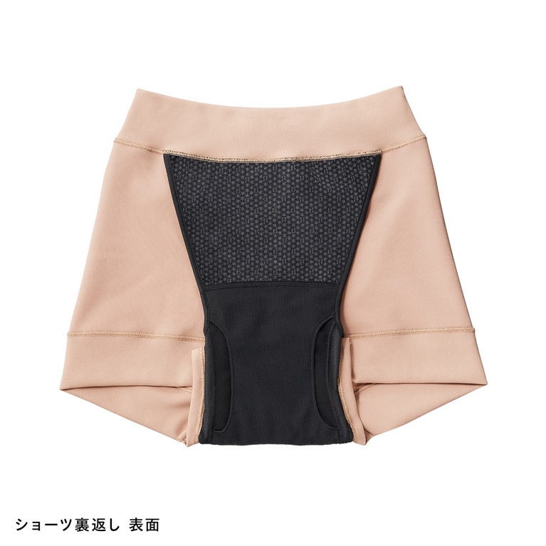 シグネチャー ショーツ 04 ベージュ 7,480円／Bé-A