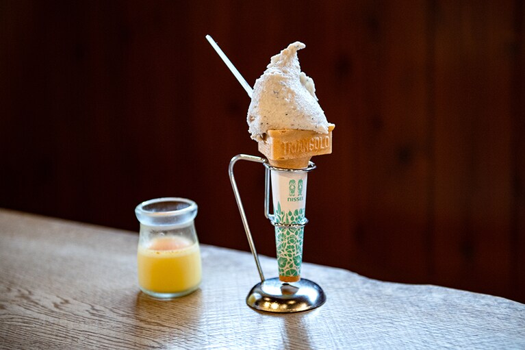 自家製プリンとジェラート。