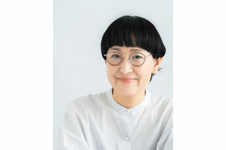 ヘア＆メイクアップアーティストの藤岡ちせさん。