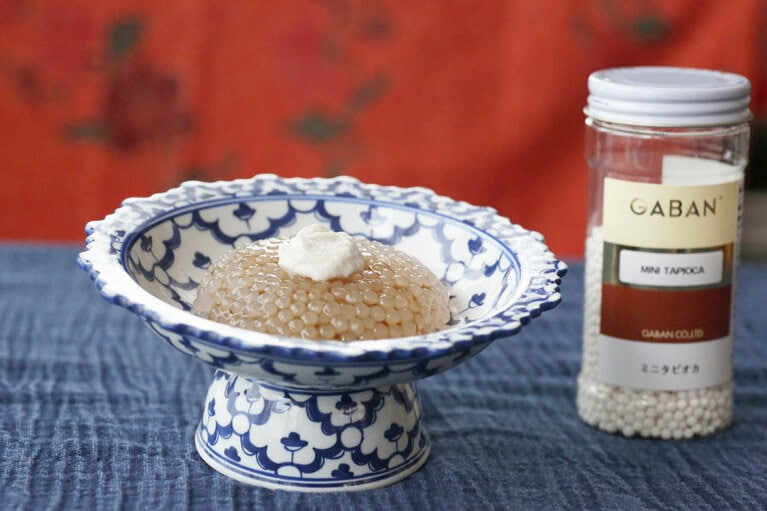 現地ではヤシ黒糖のシロップとフレッシュなココナッツミルクで作るスイーツ「サゴグラムラカ」。