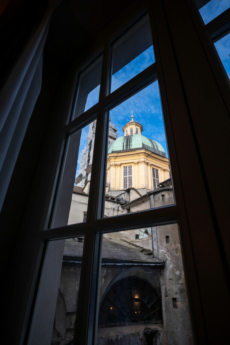 ジェノヴァ最古の教会の一つ、ヴィーニェ教会はホテルのすぐ隣。