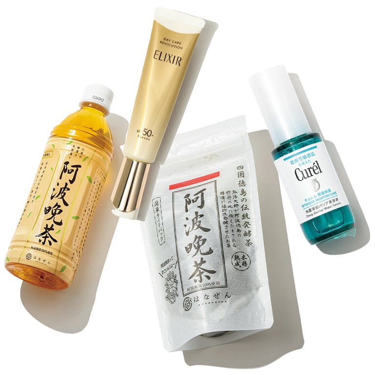 上から時計まわりに：乳液・UVカット・下地効果を備えた超高機能な1本。デーケアレボリューション + ba ［医薬部外品］SPF50+・PA++++ 35mL 3,410円（編集部調べ）／エリクシール　外的刺激から肌を守る有効成分「GABOB」配合。キュレル 潤浸保湿 角層深部バリア美容液 30mL 4,950円（編集部調べ）／花王　徳島県の伝統茶。茶葉を樽漬けし、乳酸発酵させる世界でも珍しい製法で作られている。ほのかな酸味とまろやかな味わいが特徴。阿波晩茶ティーパック 12包入り 864円　阿波晩茶ペットボトル 500mL×24本 3,840円／ともにはなぜん
