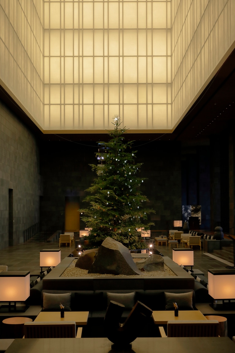 ガーデンラウンジの中心に飾られる。