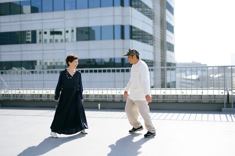 近田春夫さんと阿川佐和子さん。