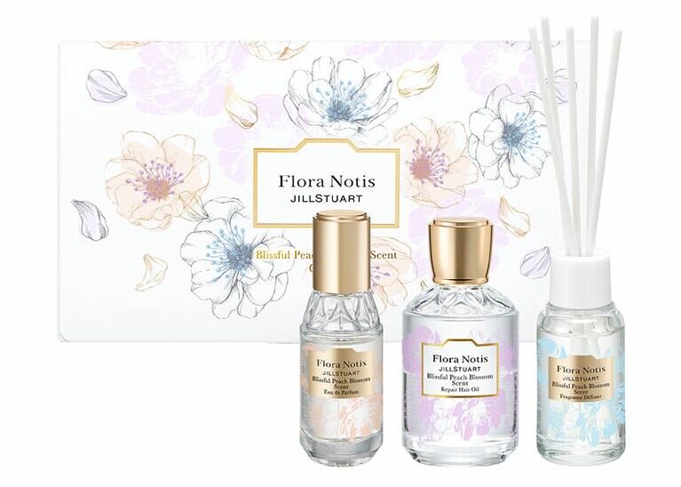 ブリスフルピーチブロッサム　コフレ 7,480円。セット内容：ブリスフルピーチブロッサム　オードパルファン 20mL、リペアヘアオイル 50mL、フレグランスディフューザー 30mL。発売日：11月2日（木）。