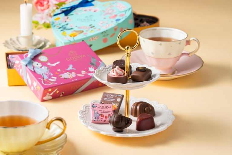 2026年バレンタインシーズンに販売されている「アリスのティーパーティ コレクション」。アソートメント（6粒入）：3,942円、セレクション（12粒入）：0000円。