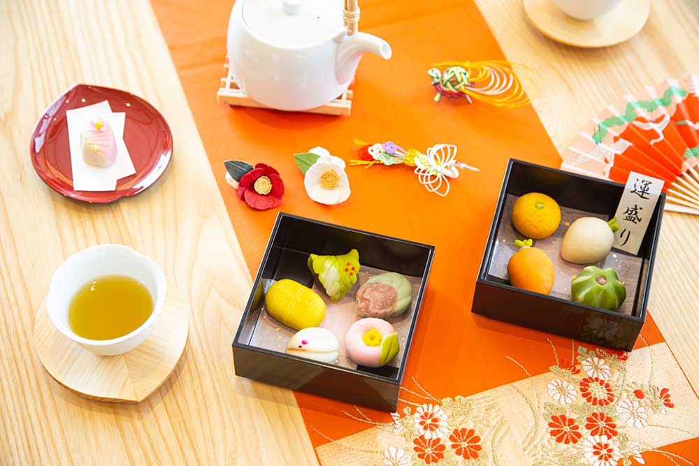 【界 伊東】古くから和菓子とゆかりの深い伊東の地で、運盛り和菓子のお茶会で運気をアップする。