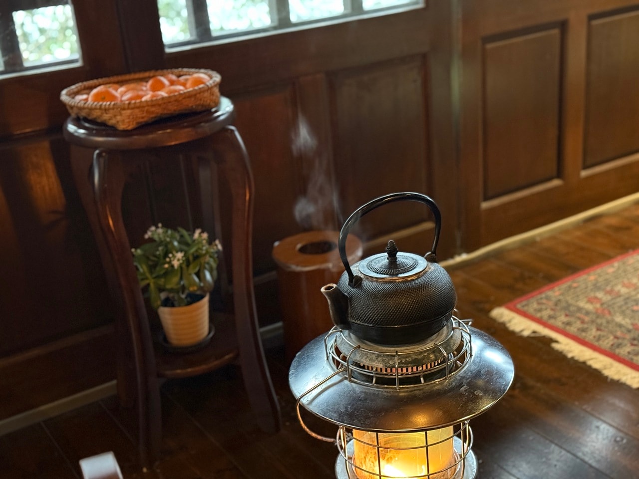 湯あがりにみかんを食べてビタミン補給。