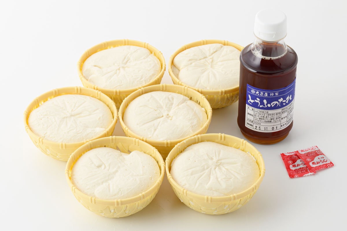 かご盛りどうふ 豆腐6丁、とうふのたれ300ml、七味唐辛子2袋 2,920円／嬉野観光ホテル大正屋