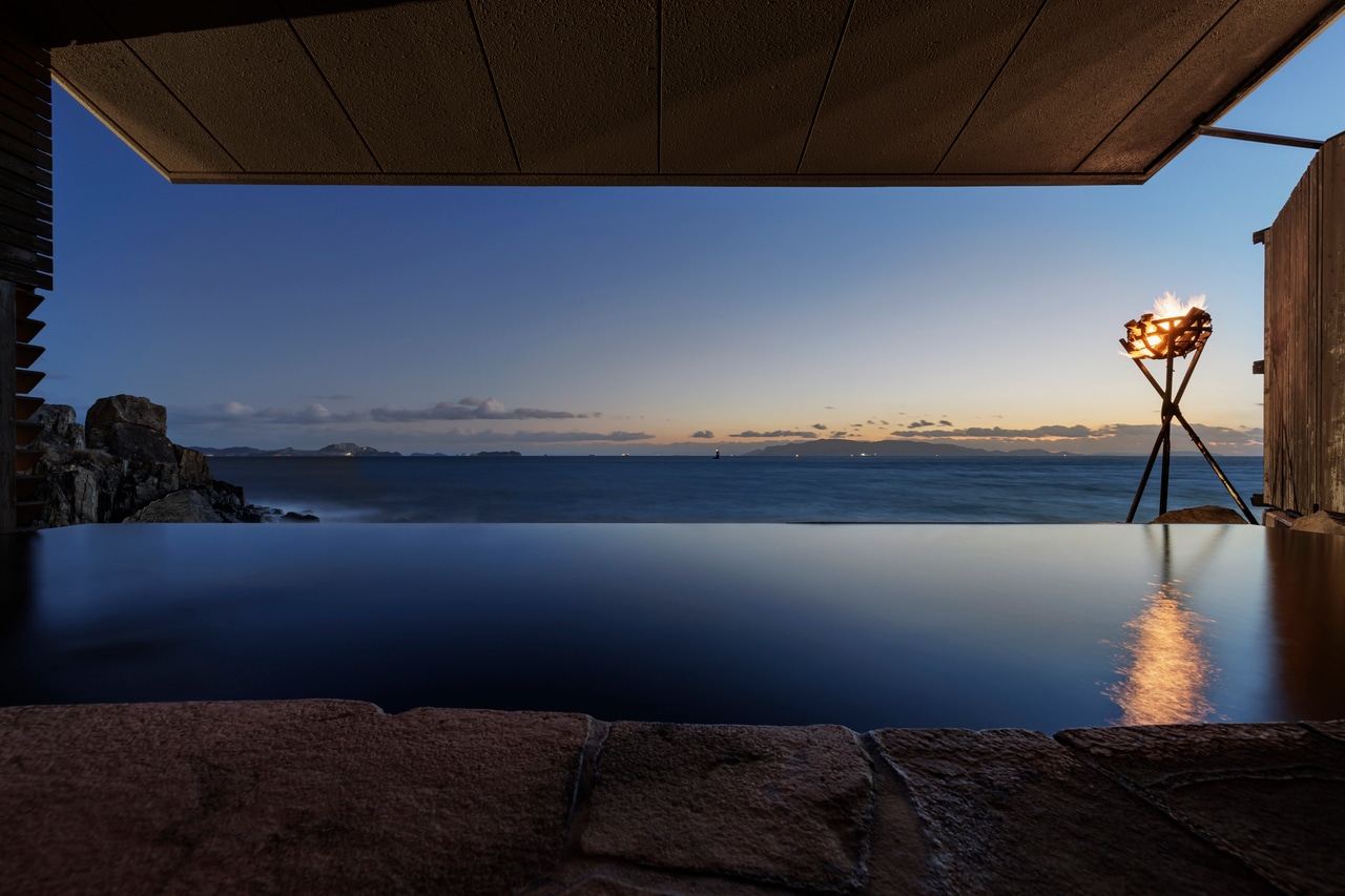 「天海の湯」と「岩海の湯」のふたつの露天風呂からは瀬戸内海を見渡すことが。絶景露天風呂で心も体も解きほぐそう。